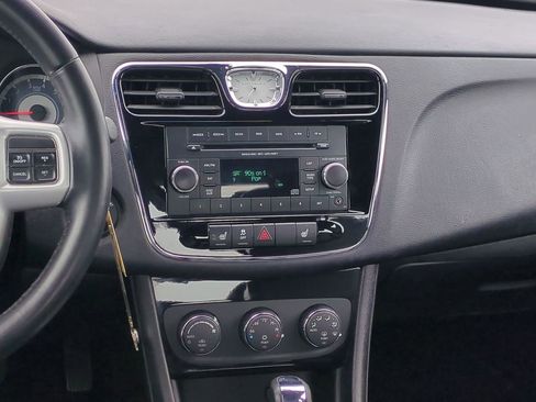 Used 2013 Chrysler 200 Limited image 29