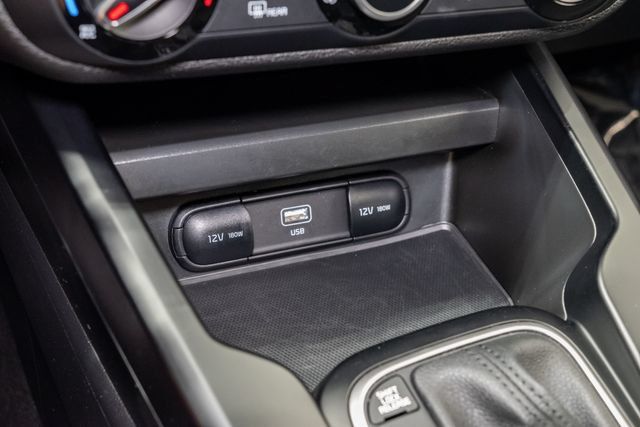 Used 2025 Kia Soul LX w/ LX Technology Package FWD image 21