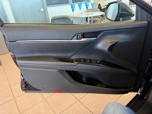 Used 2020 Toyota Camry LE w/ Convenience Package FWD image 21