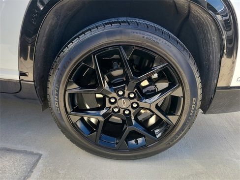 Used 2024 Chevrolet Traverse RS image 13