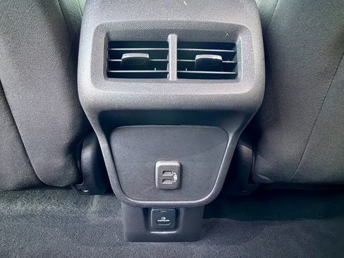 Used 2020 Chevrolet Equinox LT image 37