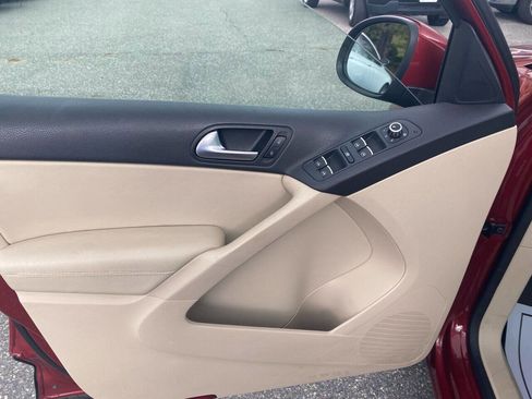 Used 2013 Volkswagen Tiguan SE image 23
