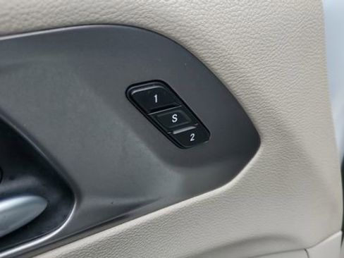 Certified 2024 Chrysler Pacifica Touring-L image 6