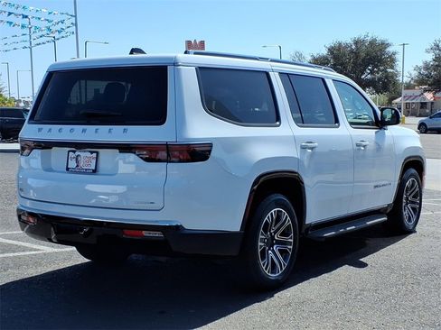 Used 2024 Jeep Wagoneer Series II image 7