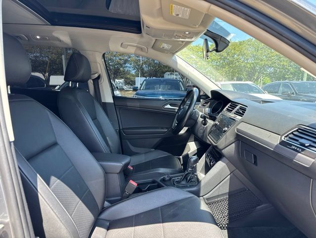 Used 2019 Volkswagen Tiguan SEL R-Line AWD/4WD image 14