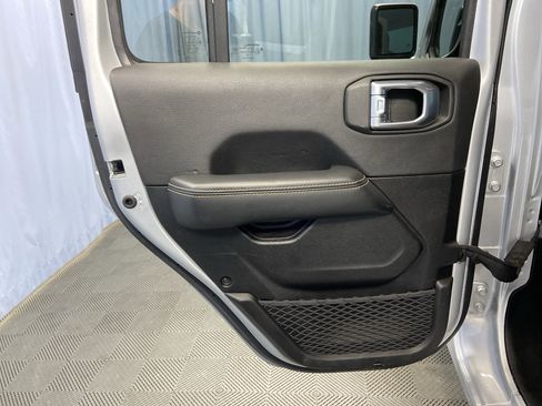 Used 2024 Jeep Wrangler Sahara image 25