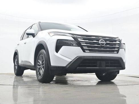 Used 2026 Nissan Rogue SV image 27