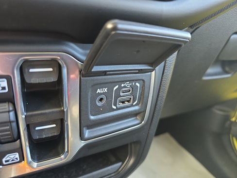 Used 2022 Jeep Wrangler Unlimited Sport image 33