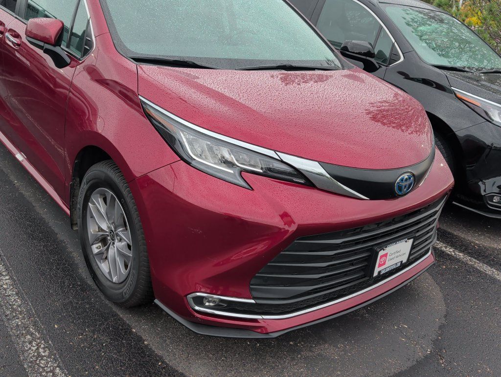 Certified 2022 Toyota Sienna XLE AWD/4WD image 10