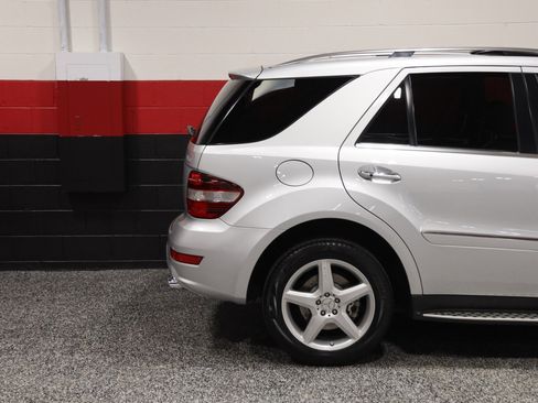 Used 2009 Mercedes-Benz ML 550 4MATIC image 3