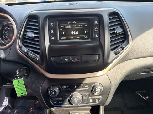 Used 2016 Jeep Cherokee Latitude w/ Safety/Convenience Group image 17