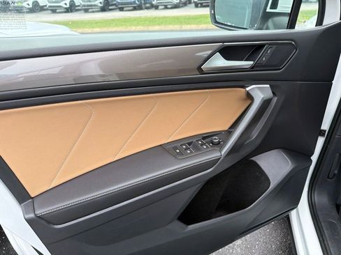 Certified 2023 Volkswagen Tiguan SE w/ Panoramic Sunroof Package FWD image 26