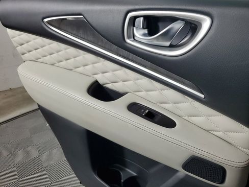 Used 2019 INFINITI QX60 Luxe w/ Limited Package FWD image 18