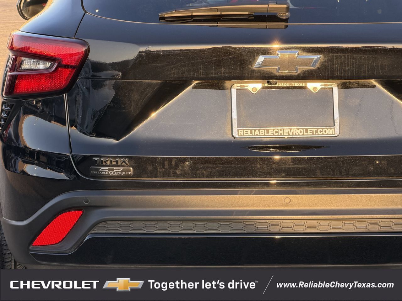 Used 2025 Chevrolet Trax RS w/ Sunroof Package FWD image 9