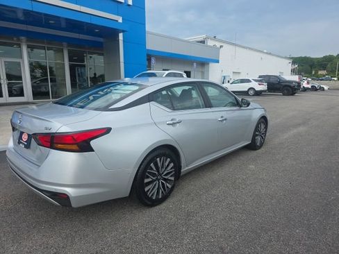 Used 2024 Nissan Altima 2.5 SV FWD image 7