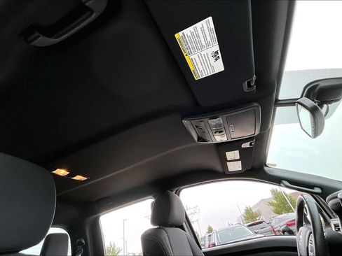 Used 2019 Nissan Titan SV w/ SV Convenience Package image 13