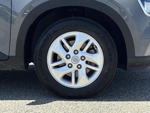 Used 2021 Hyundai Venue SE FWD image 31