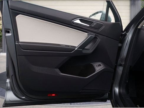 Used 2018 Volkswagen Tiguan SEL image 14