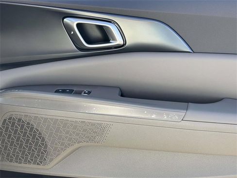 New 2026 Kia Carnival LXS image 17