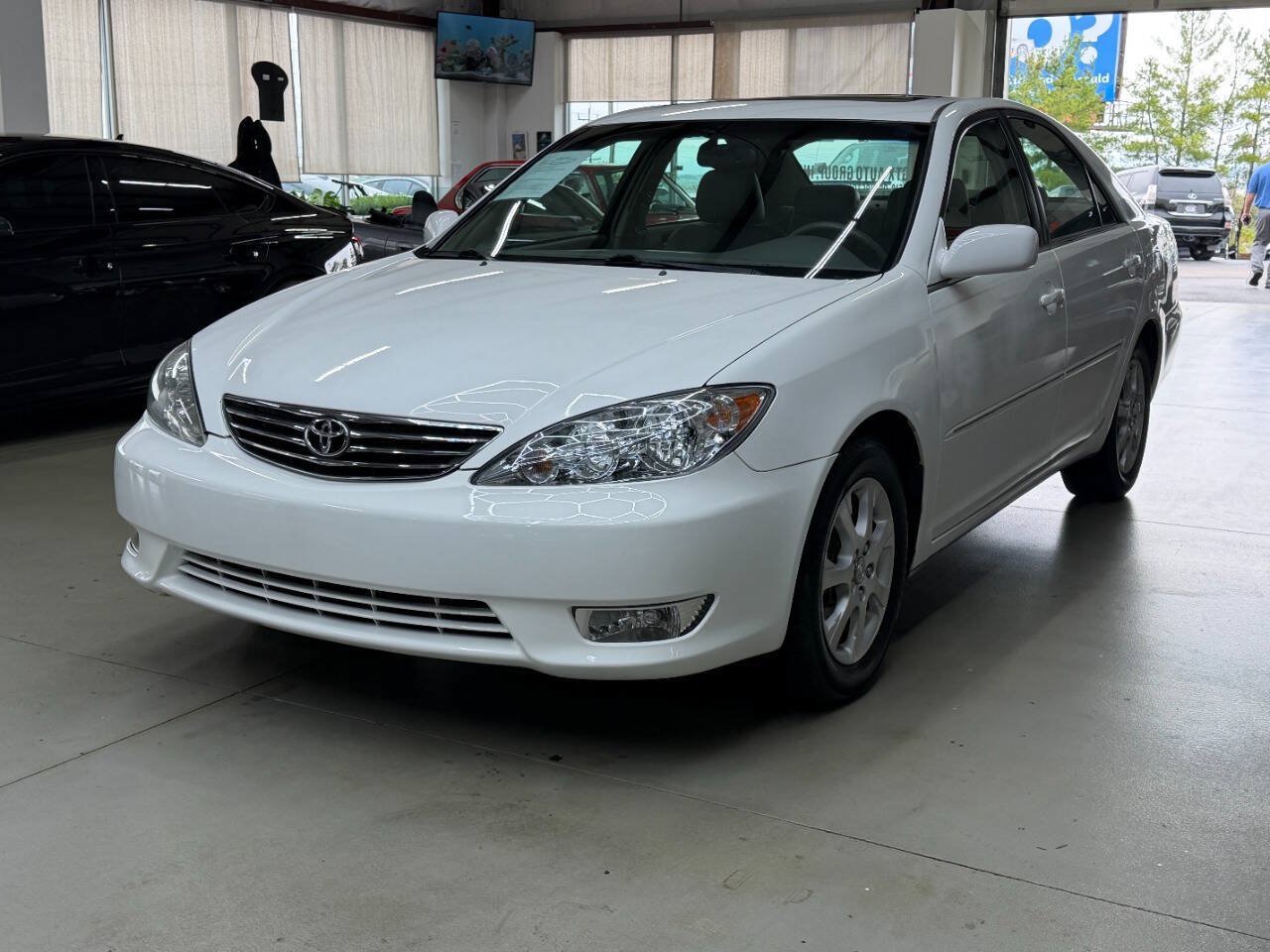Used 2005 Toyota Camry XLE FWD image 5