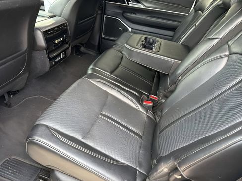 Used 2024 Jeep Wagoneer Series II w/ Flexible Seating Group RWD image 10
