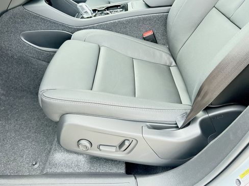 New 2026 Volvo XC40 B5 Plus w/ Protection Package Premier image 14