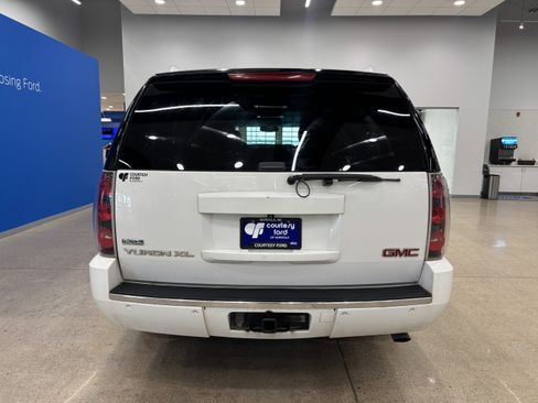 Used 2011 GMC Yukon XL Denali image 7