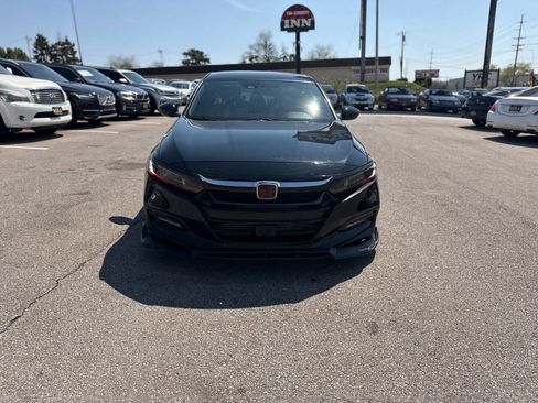 Used 2018 Honda Accord Sport image 3