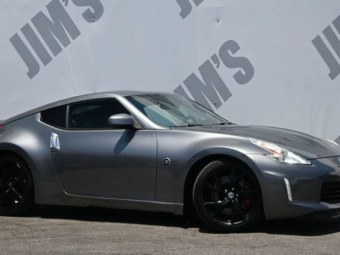 Used 2014 Nissan 370Z Touring w/ Sport Package RWD image 3