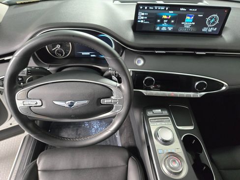 Used 2025 Genesis GV70 2.5T AWD/4WD image 13