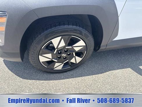 Used 2024 Hyundai Kona SEL AWD/4WD image 11