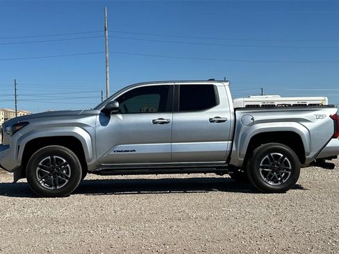 Used 2024 Toyota Tacoma TRD Off-Road image 8