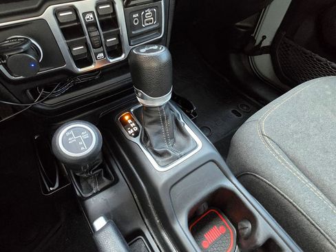 Used 2024 Jeep Wrangler Unlimited Sahara image 13