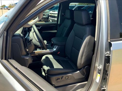 Used 2024 Chevrolet Silverado 1500 LT Trail Boss w/ Convenience Package II image 9