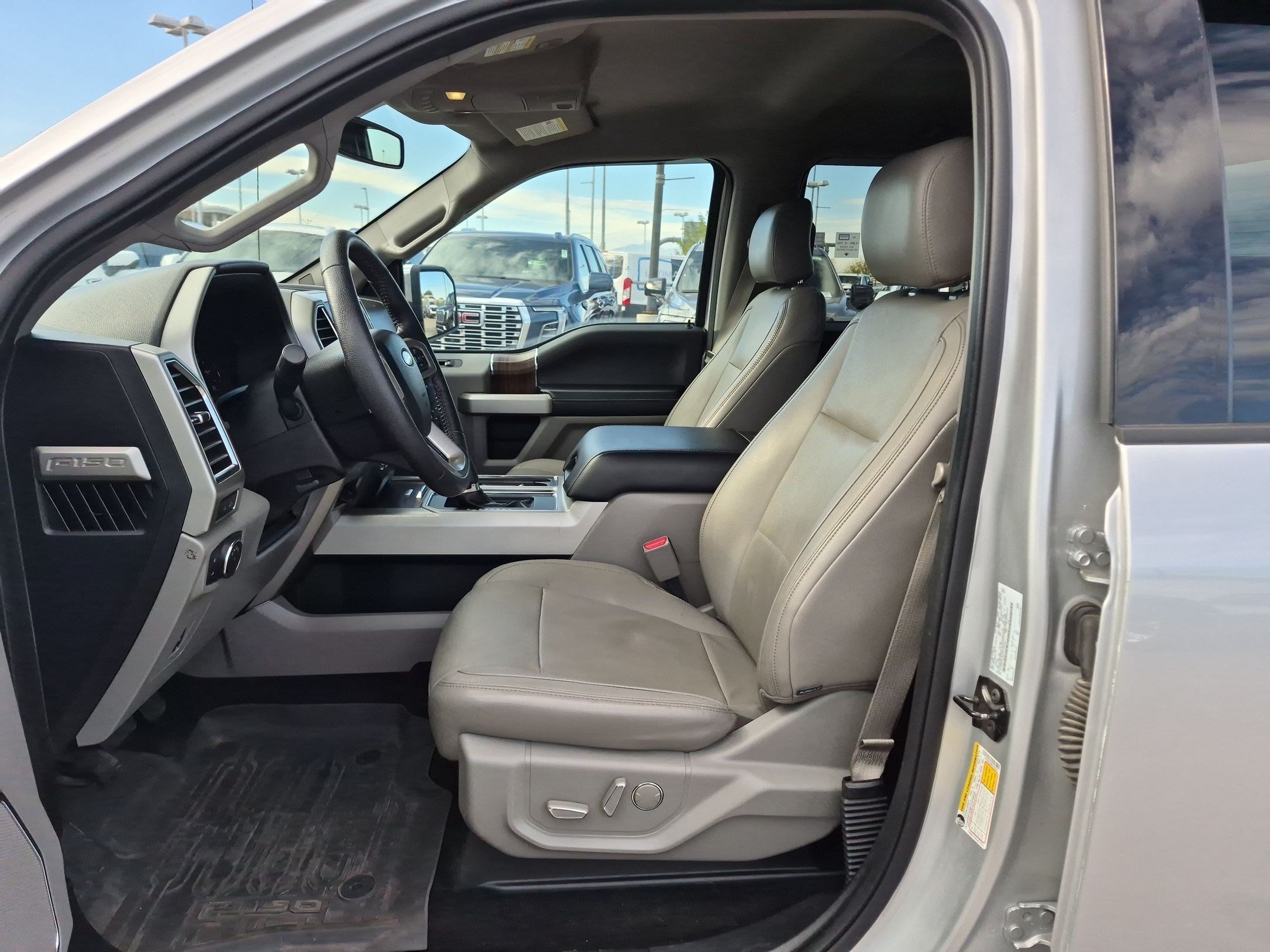Used 2015 Ford F150 Lariat AWD/4WD image 24