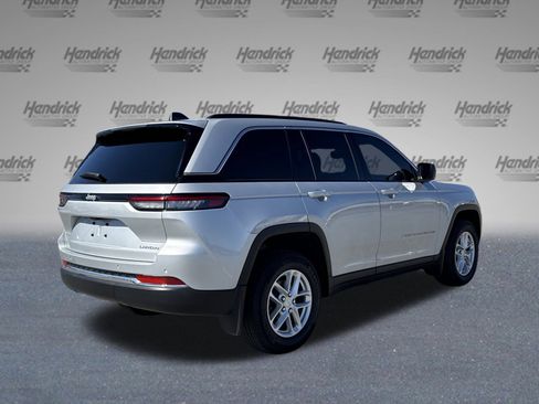 Used 2025 Jeep Grand Cherokee Laredo X image 9
