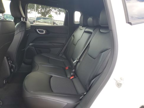 New 2026 Jeep Compass Latitude image 9