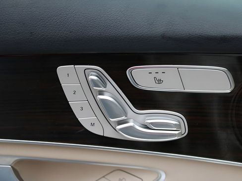 Used 2022 Mercedes-Benz GLC 300 image 11