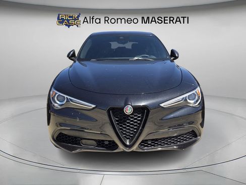 Used 2023 Alfa Romeo Stelvio Sprint image 3