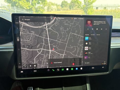 Used 2022 Tesla Model X AWD/4WD image 4