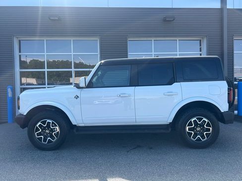 Used 2025 Ford Bronco Outer Banks AWD/4WD image 2