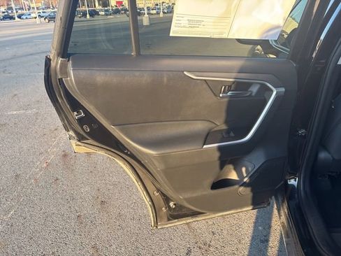 Used 2021 Toyota RAV4 XLE image 18