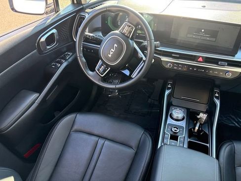 Used 2025 Kia Sorento EX w/ EX Panoramic Sunroof Package image 18