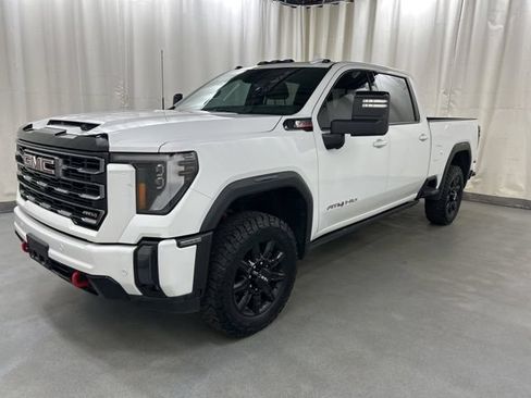 Used 2024 GMC Sierra 2500 AT4 w/ AT4 Premium Plus Package AWD/4WD image 2