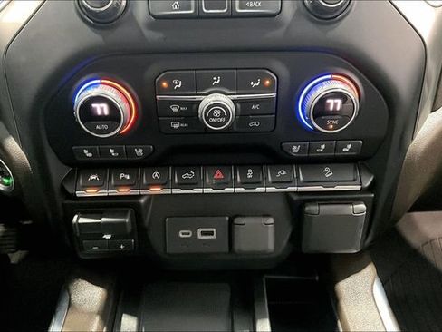 Used 2021 Chevrolet Silverado 1500 LTZ w/ Technology Package AWD/4WD image 17