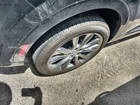 Used 2022 Buick Envision Avenir w/ Technology Package II FWD image 7