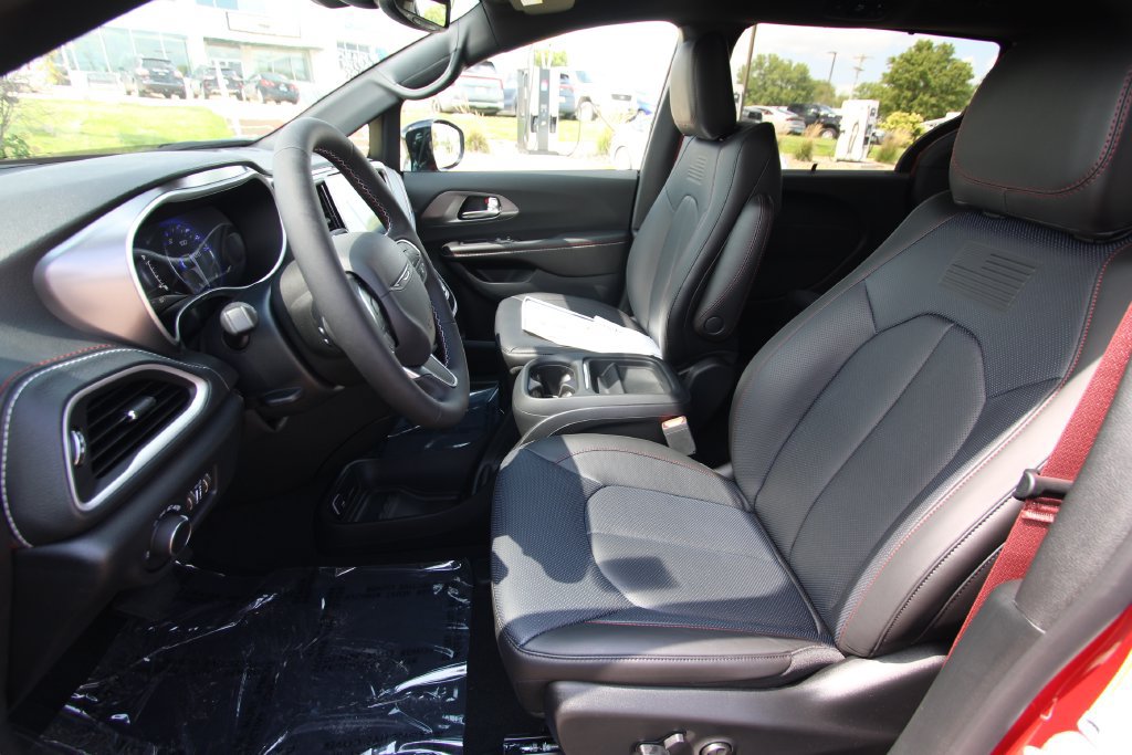 New 2027 Chrysler Pacifica Select AWD/4WD image 6