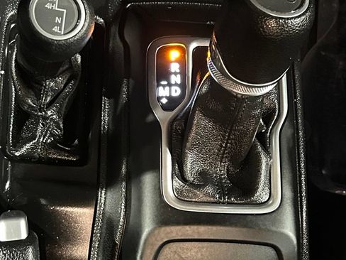 Used 2019 Jeep Wrangler Sport AWD/4WD image 72