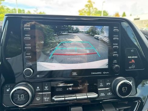 Used 2021 Toyota Highlander XSE AWD/4WD image 14