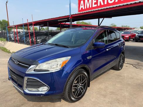 Used 2016 Ford Escape SE w/ Equipment Group 201A FWD image 2
